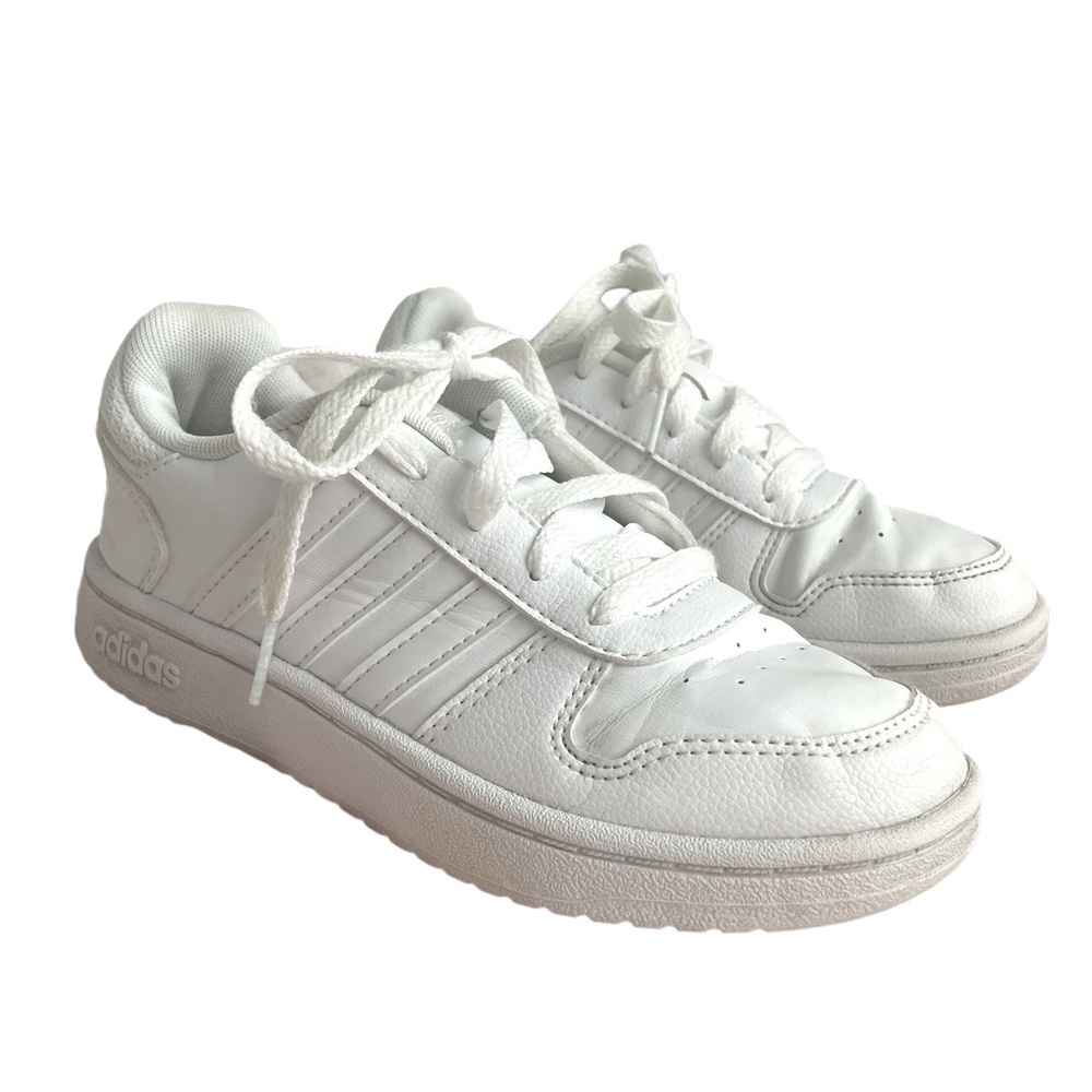 Gently worn size 2 unisex adidas sneakers ✨🌿